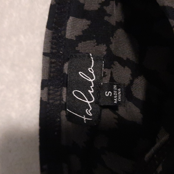 Size small leggings - Picture 3 of 3